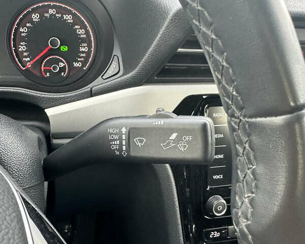 Фольксваген Пассат 2020 в Киеве на Automoto.ua Серый Фольксваген Пассат, объемом двигателя 2 л и пробегом 129 тыс. км за 17999 $, фото 39 на Automoto.ua