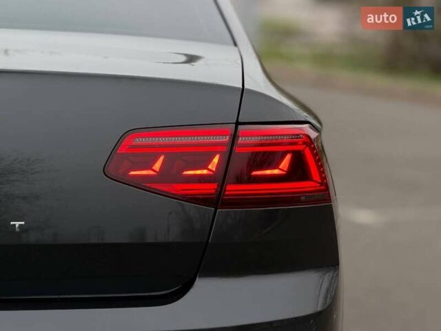 Серый Фольксваген Пассат, объемом двигателя 1.97 л и пробегом 207 тыс. км за 24000 $, фото 41 на Automoto.ua