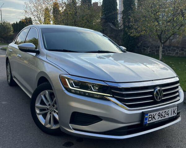 Сірий Фольксваген Пассат, об'ємом двигуна 2 л та пробігом 49 тис. км за 18800 $, фото 4 на Automoto.ua