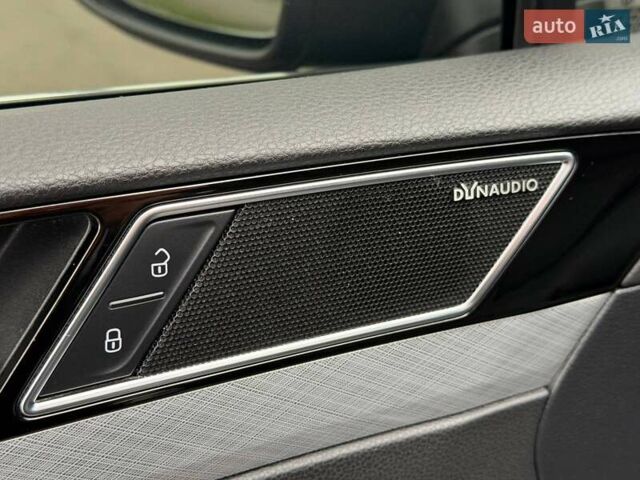 Серый Фольксваген Пассат, объемом двигателя 1.97 л и пробегом 207 тыс. км за 24000 $, фото 70 на Automoto.ua