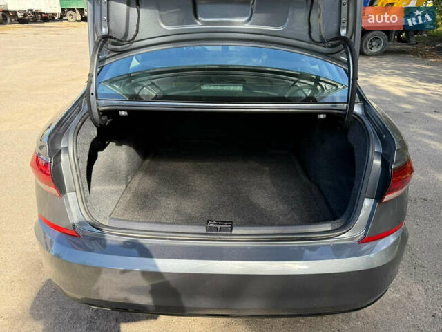 Сірий Фольксваген Пассат, об'ємом двигуна 2 л та пробігом 173 тис. км за 18350 $, фото 7 на Automoto.ua