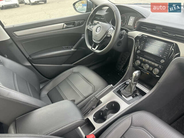 Фольксваген Пассат 2020 в Киеве на Automoto.ua Серый Фольксваген Пассат, объемом двигателя 2 л и пробегом 129 тыс. км за 17999 $, фото 24 на Automoto.ua