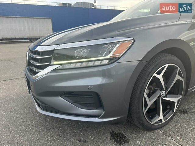 Фольксваген Пассат 2020 в Киеве на Automoto.ua Серый Фольксваген Пассат, объемом двигателя 2 л и пробегом 129 тыс. км за 17999 $, фото 3 на Automoto.ua