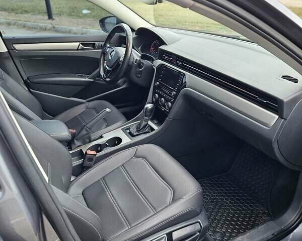 Сірий Фольксваген Пассат, об'ємом двигуна 1.98 л та пробігом 160 тис. км за 16280 $, фото 12 на Automoto.ua