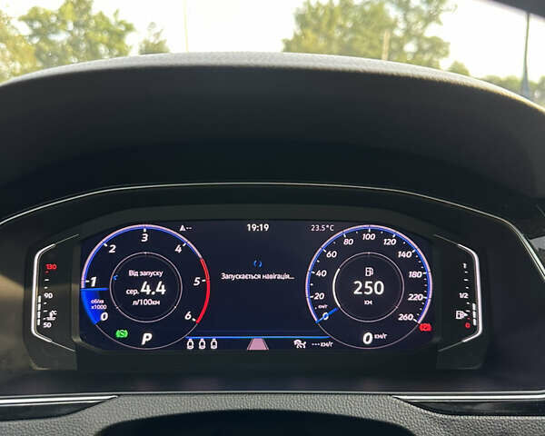 Серый Фольксваген Пассат, объемом двигателя 1.97 л и пробегом 150 тыс. км за 23500 $, фото 30 на Automoto.ua