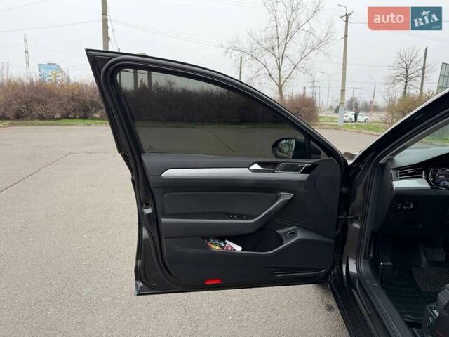 Серый Фольксваген Пассат, объемом двигателя 1.97 л и пробегом 207 тыс. км за 24000 $, фото 65 на Automoto.ua