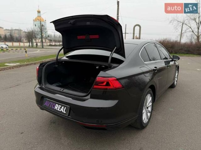 Серый Фольксваген Пассат, объемом двигателя 1.97 л и пробегом 207 тыс. км за 24000 $, фото 56 на Automoto.ua