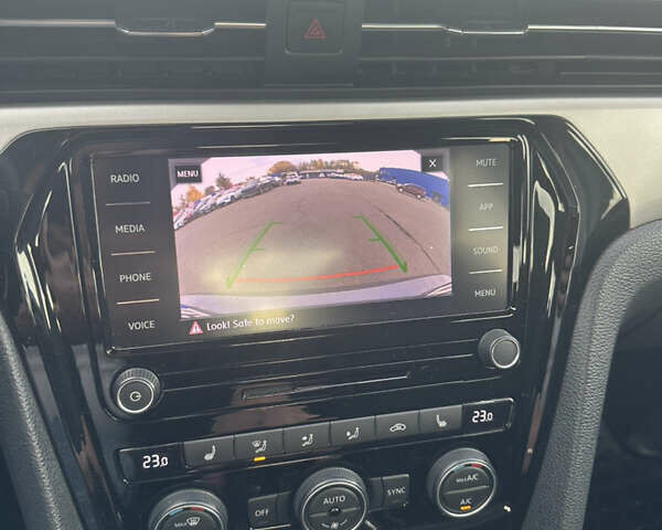 Фольксваген Пассат 2020 в Киеве на Automoto.ua Серый Фольксваген Пассат, объемом двигателя 2 л и пробегом 129 тыс. км за 17999 $, фото 43 на Automoto.ua