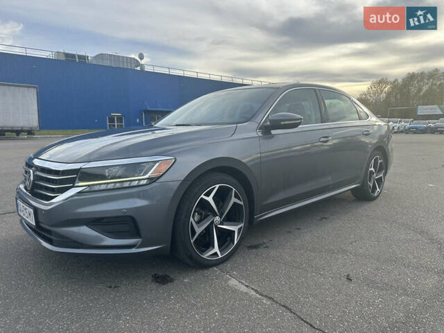 Фольксваген Пассат 2020 в Киеве на Automoto.ua Серый Фольксваген Пассат, объемом двигателя 2 л и пробегом 129 тыс. км за 17999 $, фото 1 на Automoto.ua