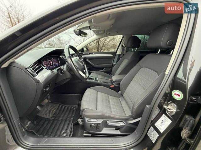 Серый Фольксваген Пассат, объемом двигателя 1.97 л и пробегом 207 тыс. км за 24000 $, фото 62 на Automoto.ua