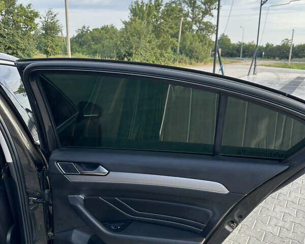 Серый Фольксваген Пассат, объемом двигателя 1.97 л и пробегом 150 тыс. км за 23500 $, фото 26 на Automoto.ua