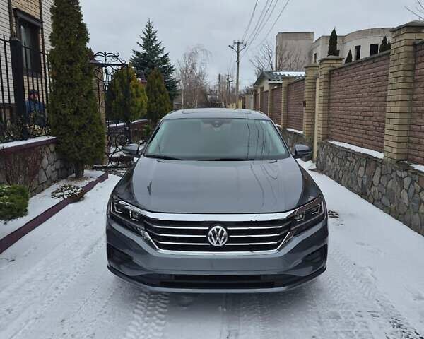 Серый Фольксваген Пассат, объемом двигателя 2 л и пробегом 136 тыс. км за 18300 $, фото 1 на Automoto.ua