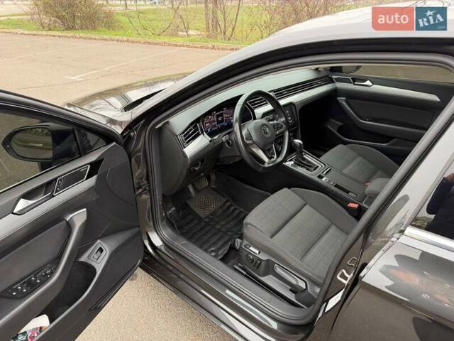 Серый Фольксваген Пассат, объемом двигателя 1.97 л и пробегом 207 тыс. км за 24000 $, фото 84 на Automoto.ua