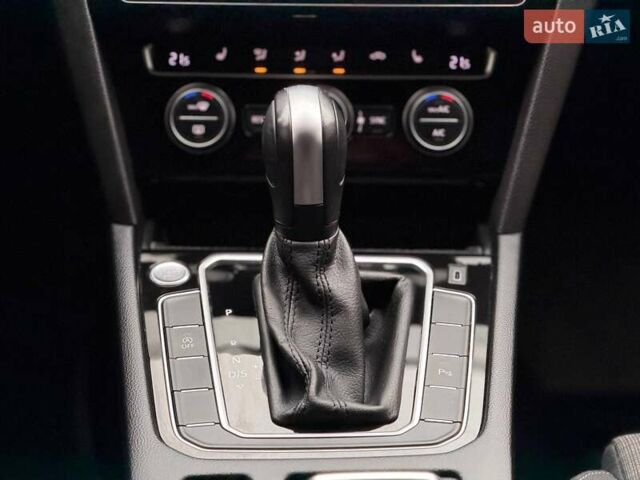 Серый Фольксваген Пассат, объемом двигателя 1.97 л и пробегом 207 тыс. км за 24000 $, фото 98 на Automoto.ua