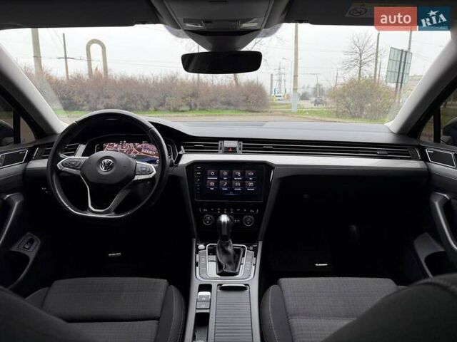 Серый Фольксваген Пассат, объемом двигателя 1.97 л и пробегом 207 тыс. км за 24000 $, фото 90 на Automoto.ua