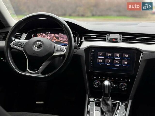 Серый Фольксваген Пассат, объемом двигателя 1.97 л и пробегом 207 тыс. км за 24000 $, фото 92 на Automoto.ua