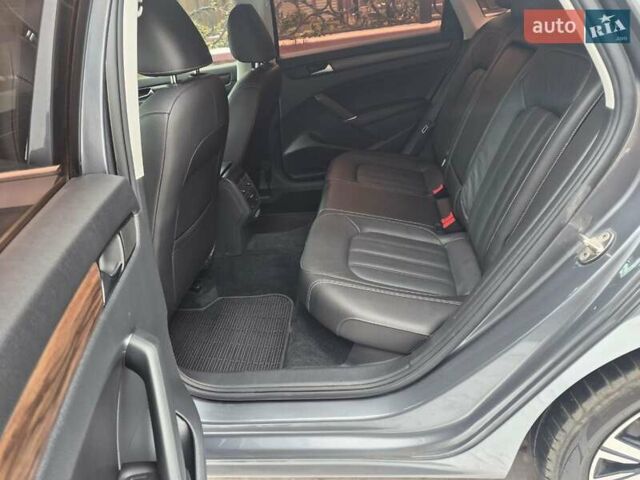 Серый Фольксваген Пассат, объемом двигателя 2 л и пробегом 136 тыс. км за 18300 $, фото 2 на Automoto.ua