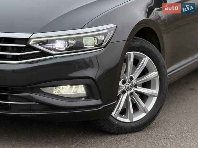 Серый Фольксваген Пассат, объемом двигателя 1.97 л и пробегом 207 тыс. км за 24000 $, фото 4 на Automoto.ua