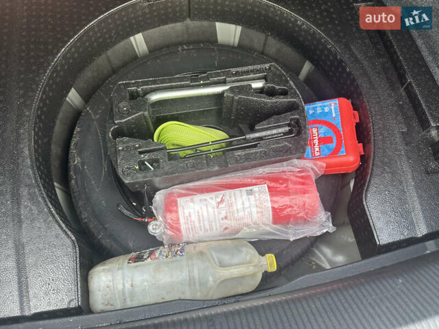 Фольксваген Пассат 2020 в Киеве на Automoto.ua Серый Фольксваген Пассат, объемом двигателя 2 л и пробегом 129 тыс. км за 17999 $, фото 29 на Automoto.ua