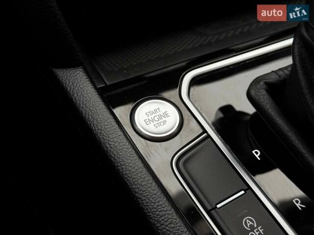 Серый Фольксваген Пассат, объемом двигателя 1.97 л и пробегом 207 тыс. км за 24000 $, фото 134 на Automoto.ua