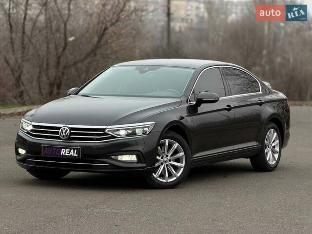 Серый Фольксваген Пассат, объемом двигателя 1.97 л и пробегом 207 тыс. км за 24000 $, фото 1 на Automoto.ua