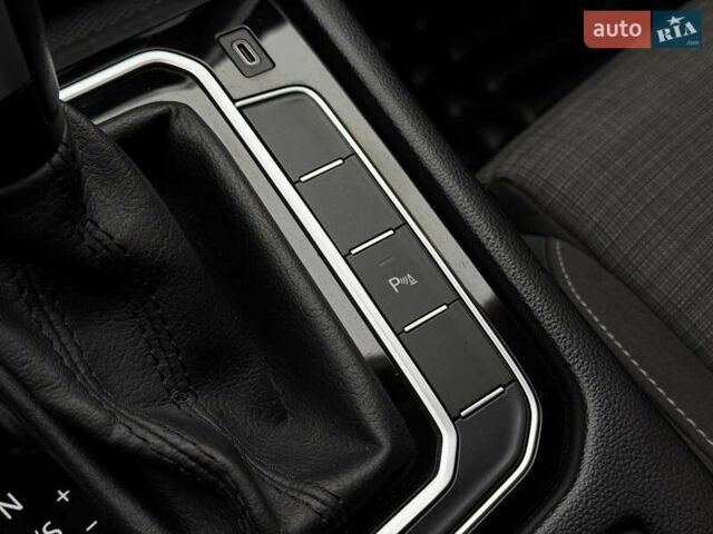 Серый Фольксваген Пассат, объемом двигателя 1.97 л и пробегом 207 тыс. км за 24000 $, фото 137 на Automoto.ua