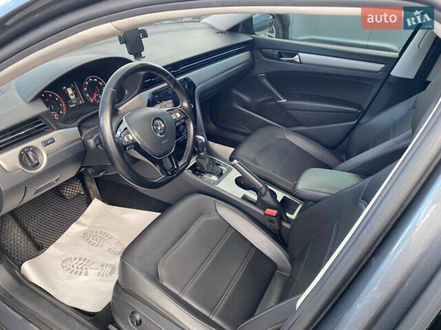 Серый Фольксваген Пассат, объемом двигателя 1.98 л и пробегом 119 тыс. км за 15500 $, фото 4 на Automoto.ua