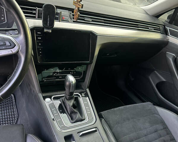 Серый Фольксваген Пассат, объемом двигателя 1.97 л и пробегом 150 тыс. км за 23500 $, фото 17 на Automoto.ua