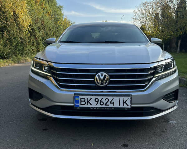 Сірий Фольксваген Пассат, об'ємом двигуна 2 л та пробігом 49 тис. км за 18800 $, фото 2 на Automoto.ua