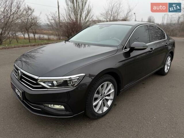 Серый Фольксваген Пассат, объемом двигателя 1.97 л и пробегом 207 тыс. км за 24000 $, фото 21 на Automoto.ua