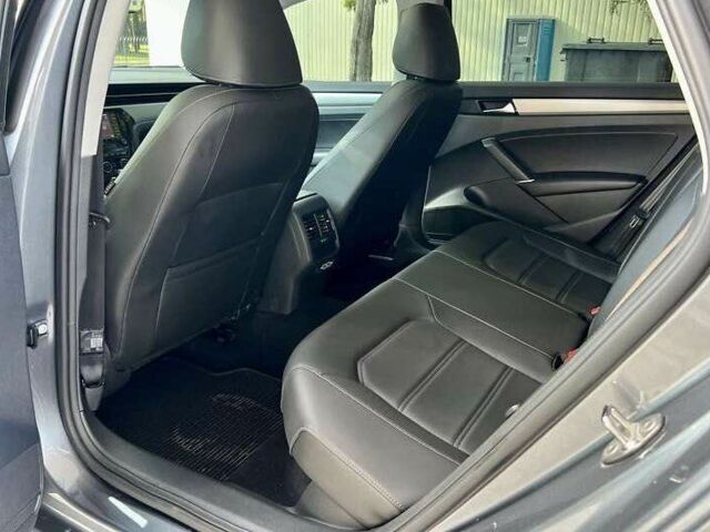 Фольксваген Пассат 2021 у Львові на Automoto.ua Сірий Фольксваген Пассат, об'ємом двигуна 2 л та пробігом 62 тис. км за 15000 $, фото 21 на Automoto.ua