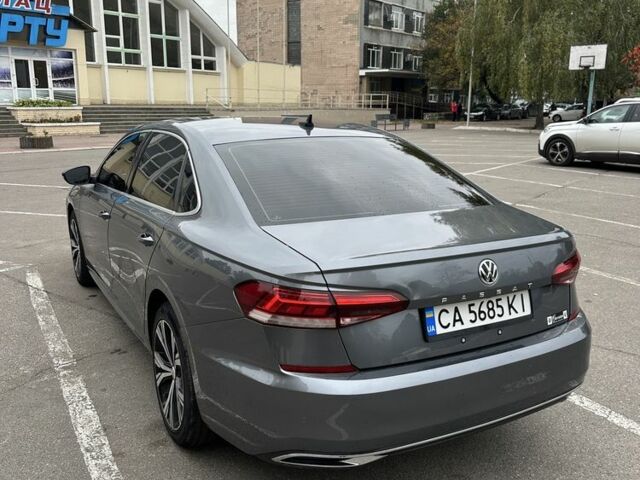 Серый Фольксваген Пассат, объемом двигателя 2 л и пробегом 239 тыс. км за 14999 $, фото 2 на Automoto.ua