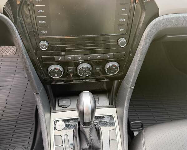 Серый Фольксваген Пассат, объемом двигателя 2 л и пробегом 155 тыс. км за 14000 $, фото 8 на Automoto.ua