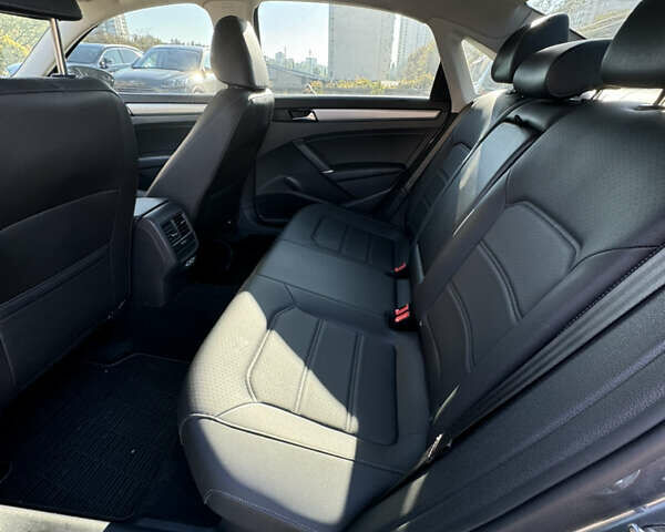 Фольксваген Пассат 2021 у Києві на Automoto.ua Сірий Фольксваген Пассат, об'ємом двигуна 1.98 л та пробігом 92 тис. км за 18650 $, фото 4 на Automoto.ua