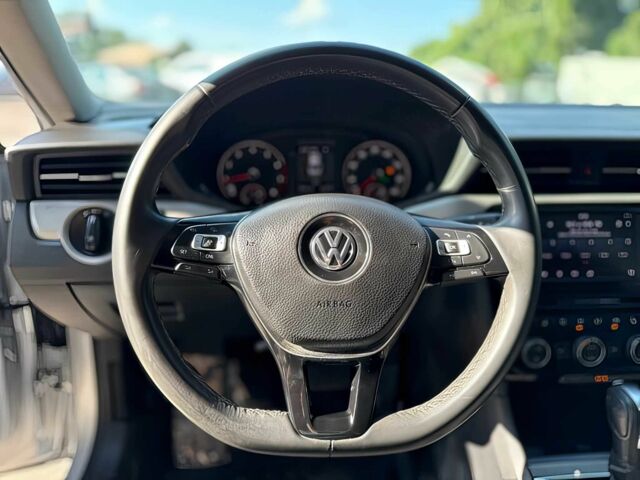 Фольксваген Пассат 2021 в Львове на Automoto.ua Серый Фольксваген Пассат, объемом двигателя 2 л и пробегом 15 тыс. км за 8900 $, фото 10 на Automoto.ua