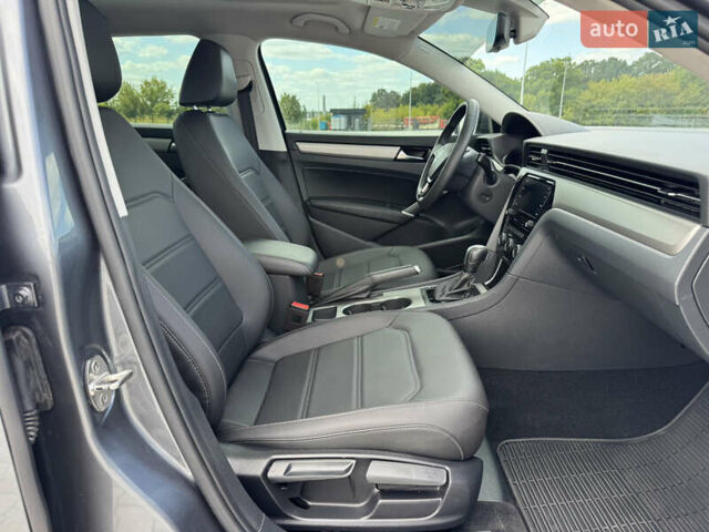 Фольксваген Пассат 2021 у Дубно на Automoto.ua Сірий Фольксваген Пассат, об'ємом двигуна 2 л та пробігом 162 тис. км за 16499 $, фото 23 на Automoto.ua