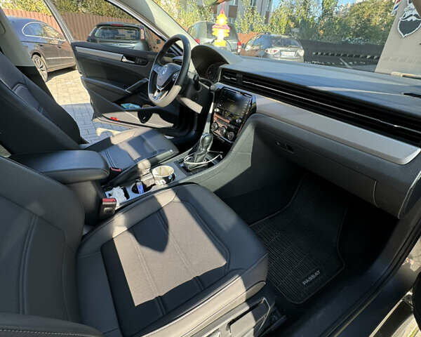 Фольксваген Пассат 2021 у Києві на Automoto.ua Сірий Фольксваген Пассат, об'ємом двигуна 1.98 л та пробігом 92 тис. км за 18650 $, фото 11 на Automoto.ua