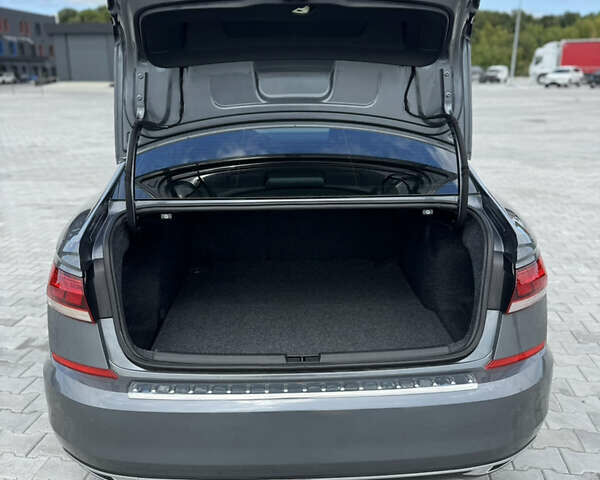 Фольксваген Пассат 2021 у Дубно на Automoto.ua Сірий Фольксваген Пассат, об'ємом двигуна 2 л та пробігом 162 тис. км за 16499 $, фото 18 на Automoto.ua