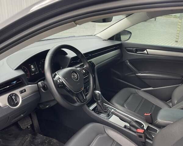 Фольксваген Пассат 2021 в Белой Церкве на Automoto.ua Серый Фольксваген Пассат, объемом двигателя 2 л и пробегом 124 тыс. км за 15300 $, фото 10 на Automoto.ua