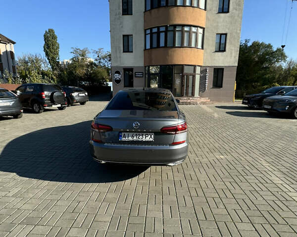 Фольксваген Пассат 2021 у Києві на Automoto.ua Сірий Фольксваген Пассат, об'ємом двигуна 1.98 л та пробігом 92 тис. км за 18650 $, фото 3 на Automoto.ua