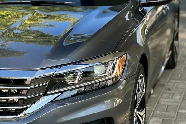 Фольксваген Пассат 2021 у Львові на Automoto.ua Сірий Фольксваген Пассат, об'ємом двигуна 2 л та пробігом 62 тис. км за 15000 $, фото 6 на Automoto.ua