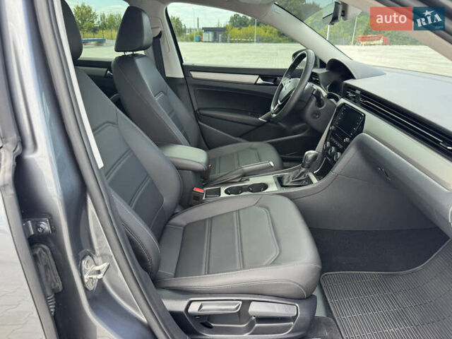 Фольксваген Пассат 2021 у Дубно на Automoto.ua Сірий Фольксваген Пассат, об'ємом двигуна 2 л та пробігом 162 тис. км за 16499 $, фото 25 на Automoto.ua
