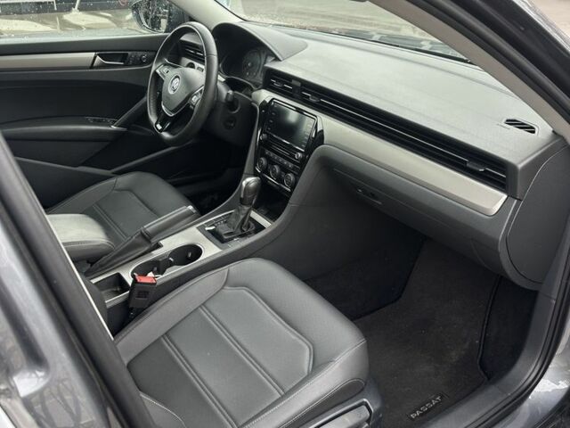 Серый Фольксваген Пассат, объемом двигателя 2 л и пробегом 239 тыс. км за 14999 $, фото 4 на Automoto.ua