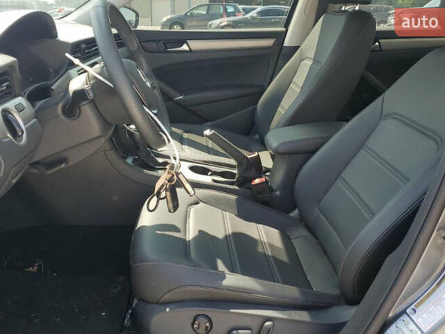 Серый Фольксваген Пассат, объемом двигателя 1.98 л и пробегом 31 тыс. км за 14200 $, фото 4 на Automoto.ua