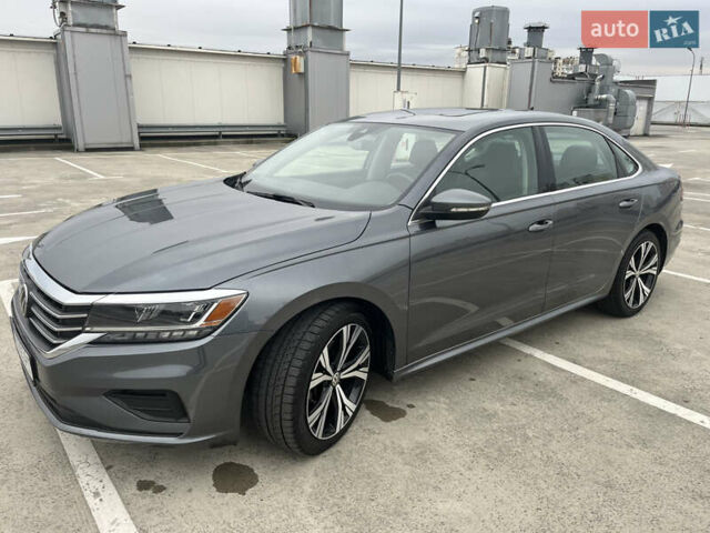 Серый Фольксваген Пассат, объемом двигателя 2 л и пробегом 105 тыс. км за 17800 $, фото 1 на Automoto.ua