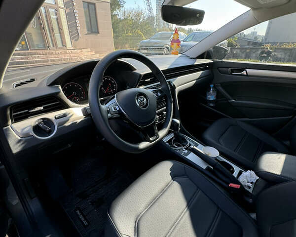 Фольксваген Пассат 2021 у Києві на Automoto.ua Сірий Фольксваген Пассат, об'ємом двигуна 1.98 л та пробігом 92 тис. км за 18650 $, фото 6 на Automoto.ua