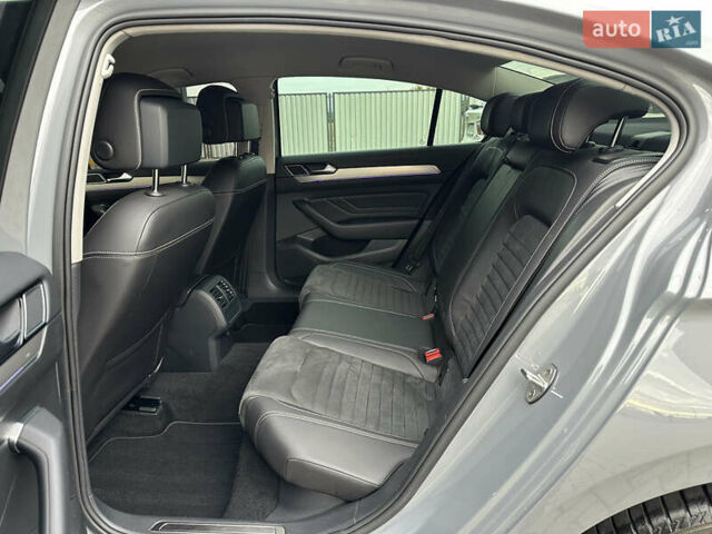 Серый Фольксваген Пассат, объемом двигателя 1.97 л и пробегом 189 тыс. км за 27999 $, фото 42 на Automoto.ua