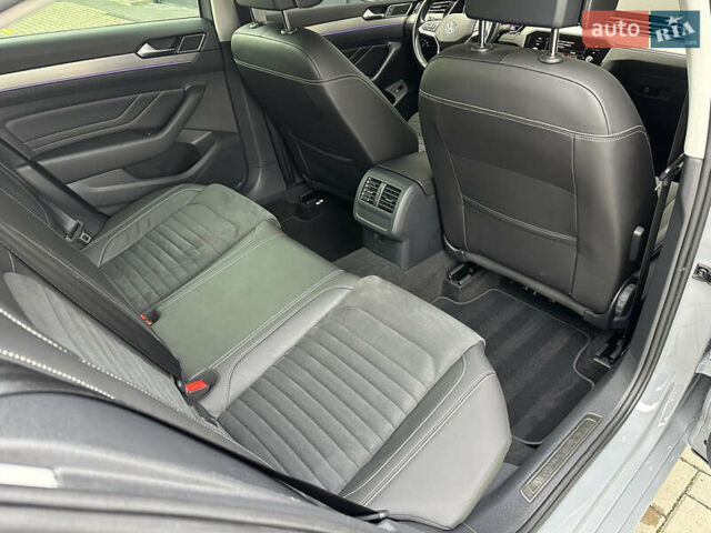 Серый Фольксваген Пассат, объемом двигателя 1.97 л и пробегом 189 тыс. км за 29999 $, фото 56 на Automoto.ua