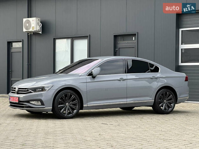 Серый Фольксваген Пассат, объемом двигателя 1.97 л и пробегом 189 тыс. км за 27999 $, фото 5 на Automoto.ua