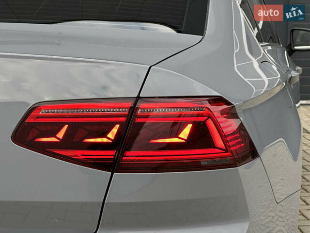 Серый Фольксваген Пассат, объемом двигателя 1.97 л и пробегом 189 тыс. км за 27999 $, фото 26 на Automoto.ua